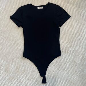 Aritzia Babaton Fitted Tee T-Shirt Bodycon Bodysuit Black - M